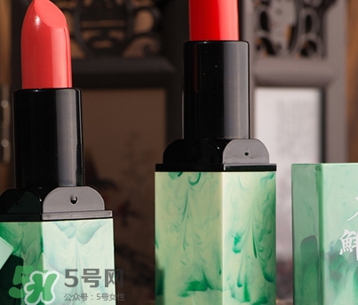 �������෻���ʿں�ɫ����ɫ